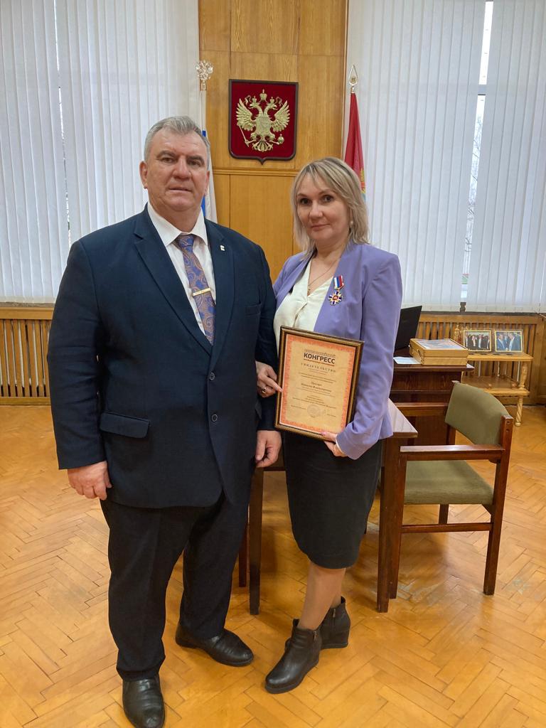 Исполнительный директор Совета муниципальных образований Брянской области Н.В. Пригаро награждена почетным знаком ОКМО